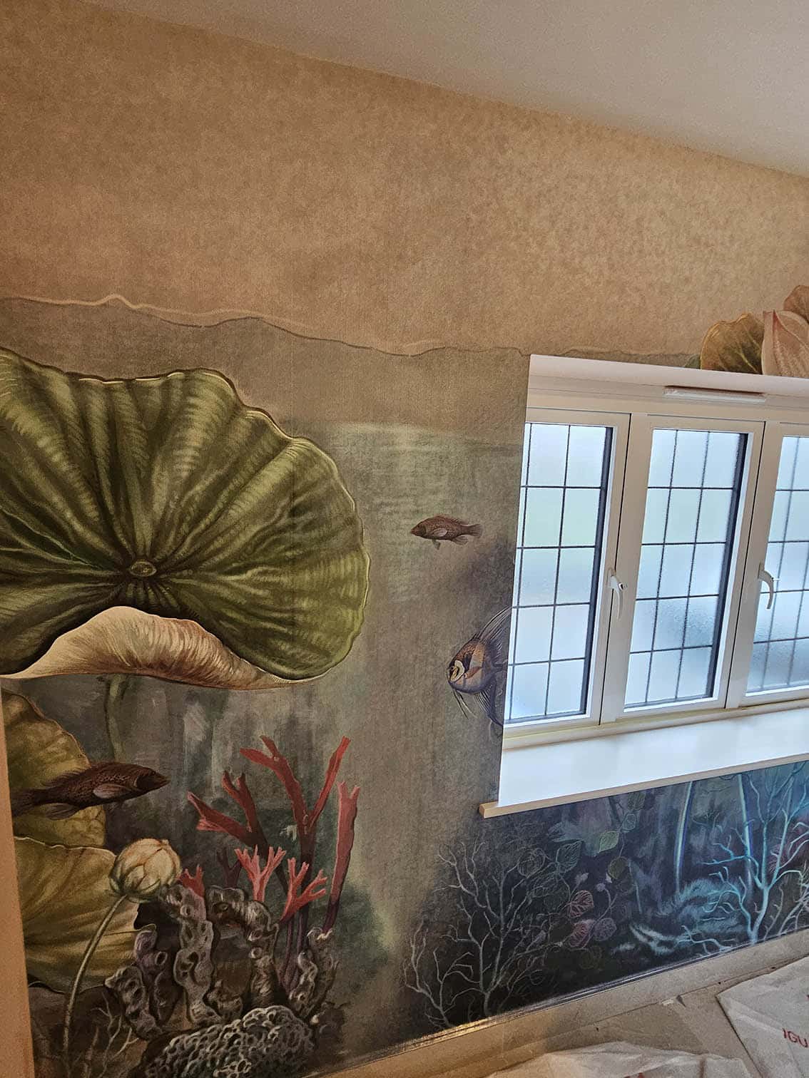 sea-wallpaper-mural-hanging Waterproof wallpaper mural in sea design installation in a bathroom.