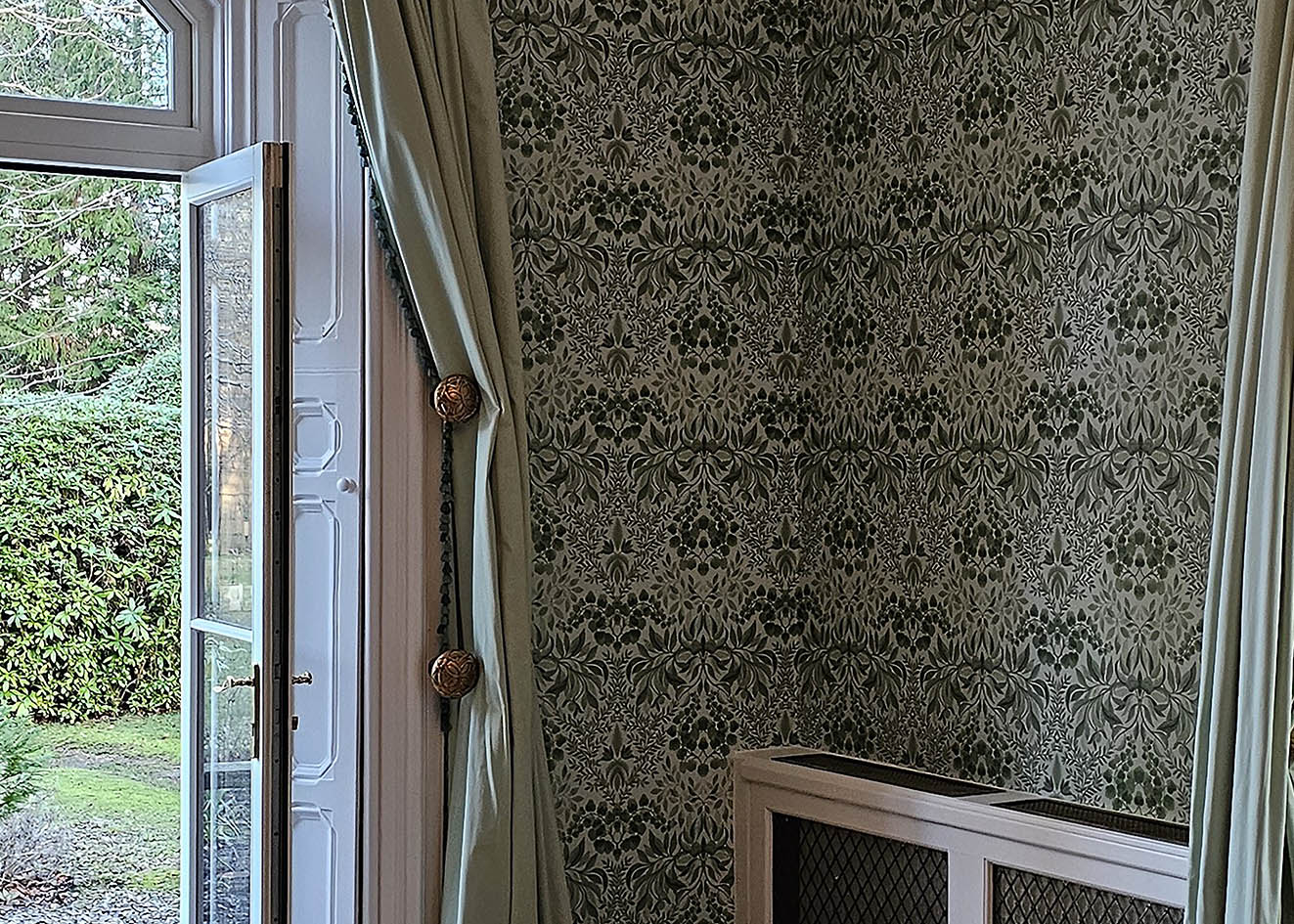 wallpaper-installation-heritage-property