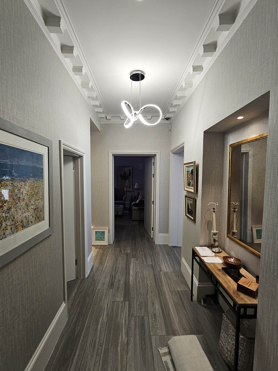 hallway-wallpaper-hanging-W11 Wallpaper installation service in Notting Hill, W11, hallway.