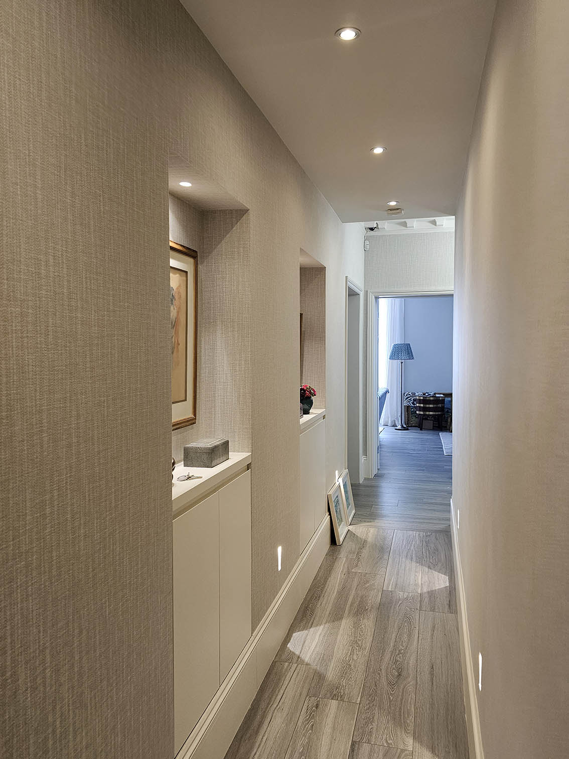wallpapering-hallway-W11 Expert wallpaper installation in Notting Hill, London.